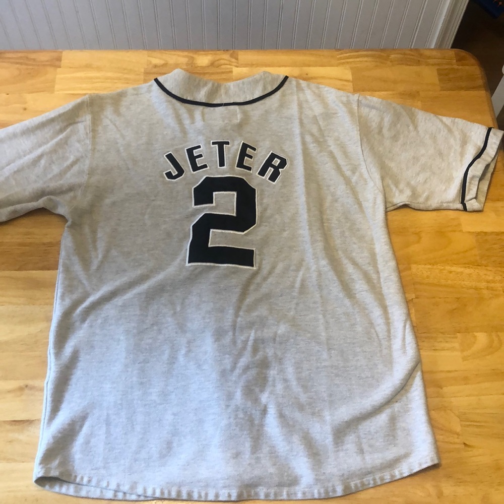 Mens Used Yankees Jeter Jersey in Size Large*  Good Condition *